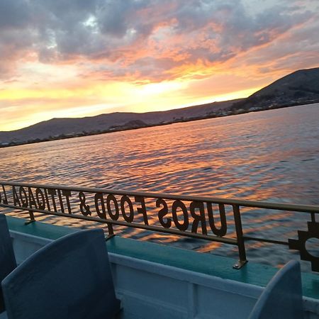 Urosfood & Titiqaqa Lodge Bagian luar foto