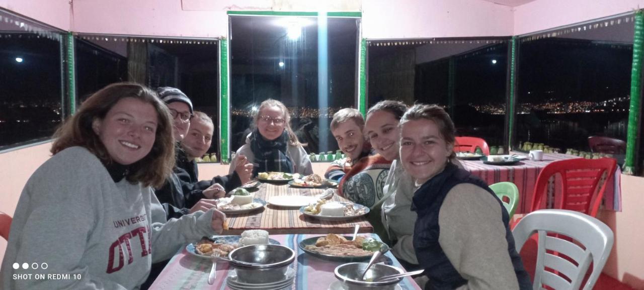 Urosfood & Titiqaqa Lodge Bagian luar foto