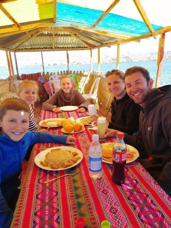 Urosfood & Titiqaqa Lodge Bagian luar foto
