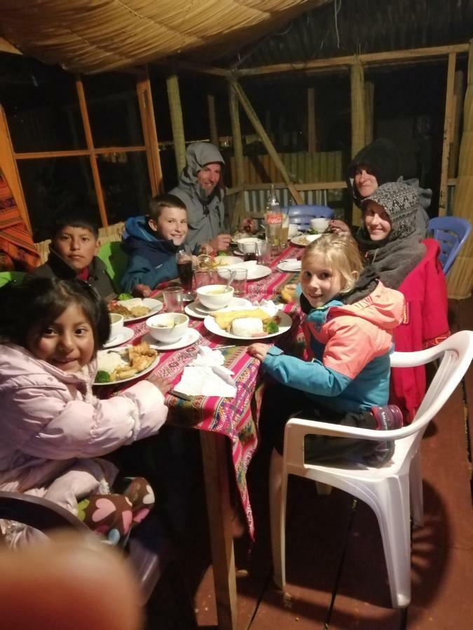 Urosfood & Titiqaqa Lodge Bagian luar foto